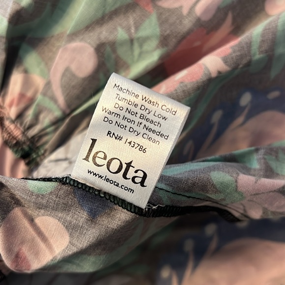 NWT Leota floral print dress with bell type sleeves. - Picture 8 of 8